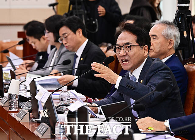 의사진행 발언하는 박선원 더불어민주당 의원.