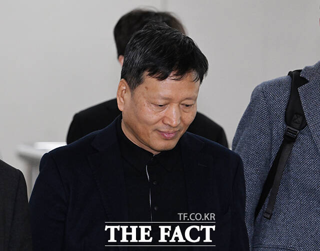 구영배 큐텐그룹 대표가 7일 오전 서울 서초구 서울중앙지방법원에서 열린 티몬·위메프 미정산 사태 관련 공판에 출석하고 있다. /박헌우 기자