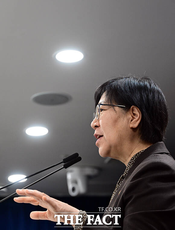 정은경 보건복지부 장관이 7일 오전 서울 종로구 정부서울청사에서 의료제품 수급 대응 방안을 브리핑 하고 있다. /임영무 기자