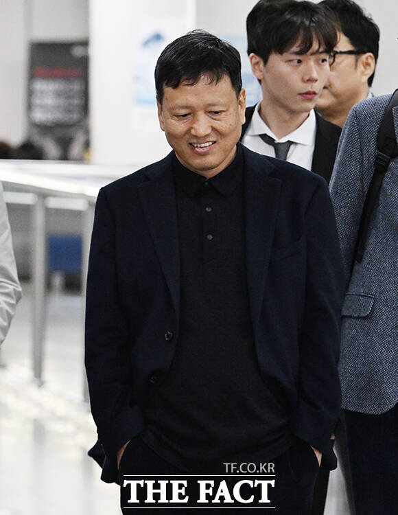 구영배 큐텐그룹 대표가 7일 오전 서울 서초구 서울중앙지방법원에서 열린 티몬·위메프 미정산 사태 관련 공판에 출석하고 있다. /박헌우 기자