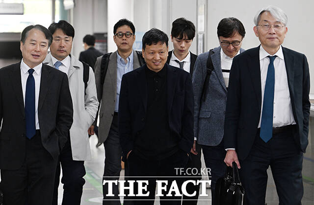 구영배 큐텐그룹 대표가 7일 오전 서울 서초구 서울중앙지방법원에서 열린 티몬·위메프 미정산 사태 관련 공판에 출석하고 있다. /박헌우 기자