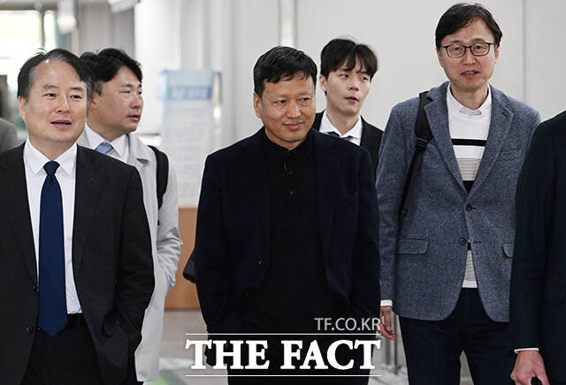 구영배 큐텐그룹 대표가 7일 오전 서울 서초구 서울중앙지방법원에서 열린 티몬·위메프 미정산 사태 관련 공판에 출석하고 있다. /박헌우 기자