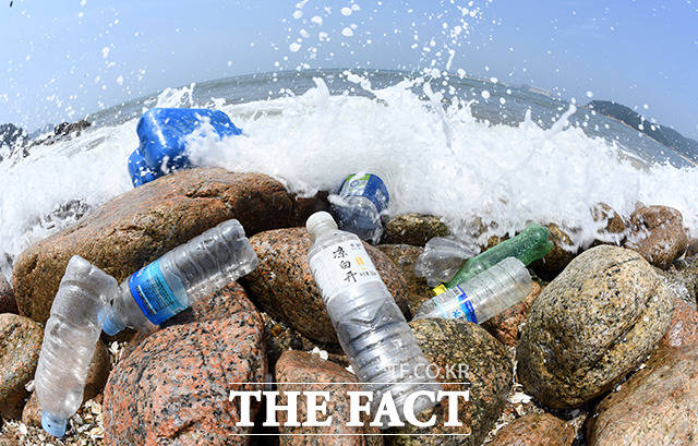 6일 한국석유공사에 의하면 나프타는 중동 전쟁 직전인 지난 2월말 배럴당 68.87달러였지만 지난달 30일 기준 141.53달러로 한 달 만에 두 배가량 올랐다. /임영무 기자