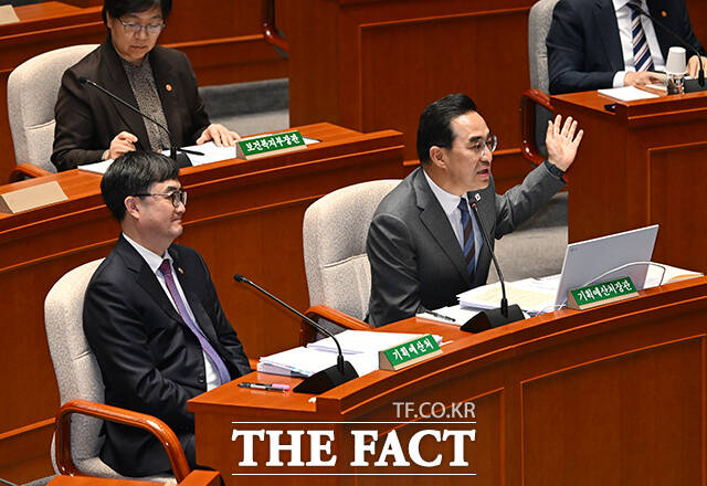 김민석 국무총리가 7일 오후 서울 여의도 국회에서 열린 예산결산특별위원회 전체회의에서 의원의 질의에 답변하고 있다. /국회=서예원 기자