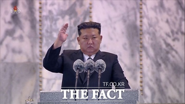 일각에선 김여정 노동당 총무부장 담화를 ‘명분 구축형 메시지’로 해석한다. 사진은 지난해 10월 10일 평양 김일성광장에서 열린 노동당 창건 80주년 경축 열병식에 김정은 북한 국무위원장이 참석한 모습. /뉴시스, 조선중앙TV 갈무리