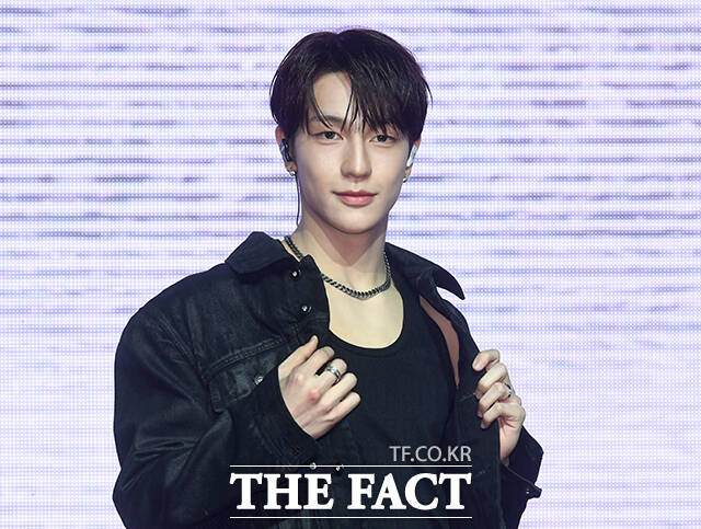 그룹 키빗업(KEYVITUP)의 재인, 세나, 현민, 루키아, 태환(왼쪽부터)이 8일 오후 서울 마포구 NOL 씨어터 합정 동양생명홀에서 열린 데뷔 쇼케이스에 참석해 포즈를 취하고 있다. /박상민 기자