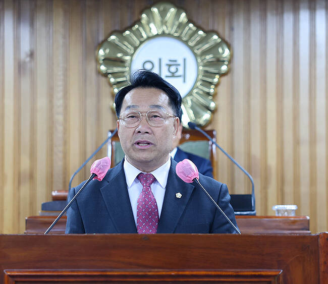 5분 자유발언하는 이재원 의원. /영주시의회