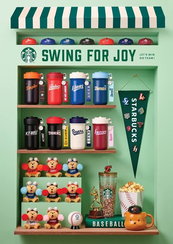 마케팅은 경기장 밖에서도 이어졌다. 스타벅스는 지난달부터 KBO와 협업해 야구 콘센트의 음료 1종과 푸드 2종을 선보이고 '베어리스타 키체인', '스트로참 세트' 등 8개 구단 관련 굿즈를 냈다. /스타벅스
