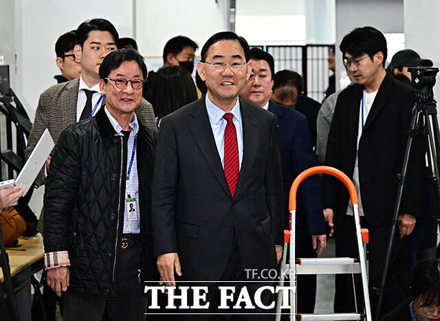 주호영 국민의힘 의원이 8일 공천 배제(컷오프) 효력 정지 가처분 신청을 기각한 법원 결정에 반발해 낸 항고심 판단 이후 무소속 출마 여부 등 최종 거취를 판단하겠다고 밝혔다. /배정한 기자