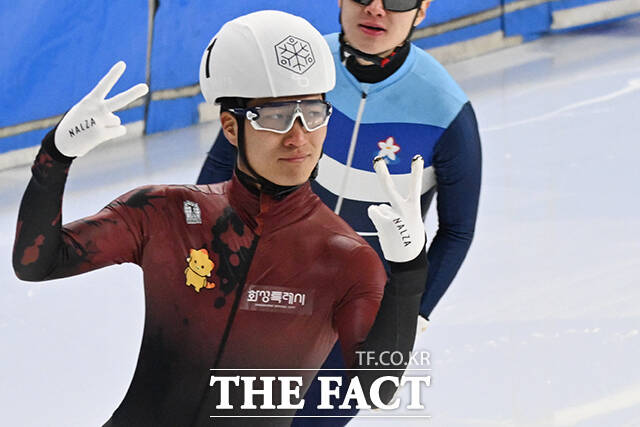 8일 오후 서울 양천구 목동실내빙상장에서 '2026-2027 쇼트트랙 국가대표 1차 선발대회'가 열린 가운데 여자 500m 예선에 출전한 선수들이 힘찬 출발을 하고 있다. /김성렬 기자