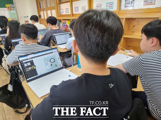8일 충남도교육청 학교 현장에서 수업 혁신을 위한 인공지능(AI) 웹툰 제작 서비스인 투닝을 도입해 사용하고 있다. /충남교육청