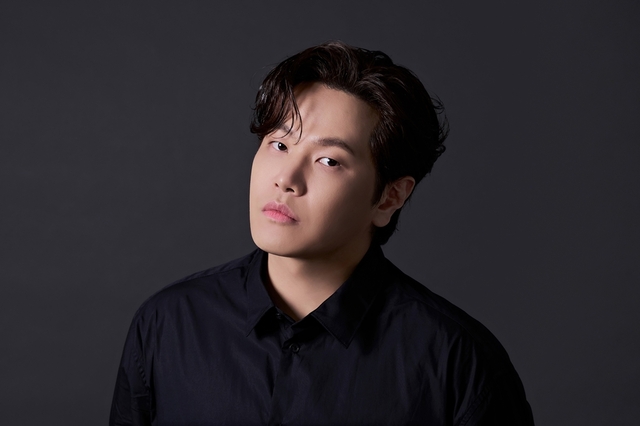 나윤권이 12일 성시경의 2003년 곡 '차마'를 리메이크한 동명의 곡을 공개한다. /S27M