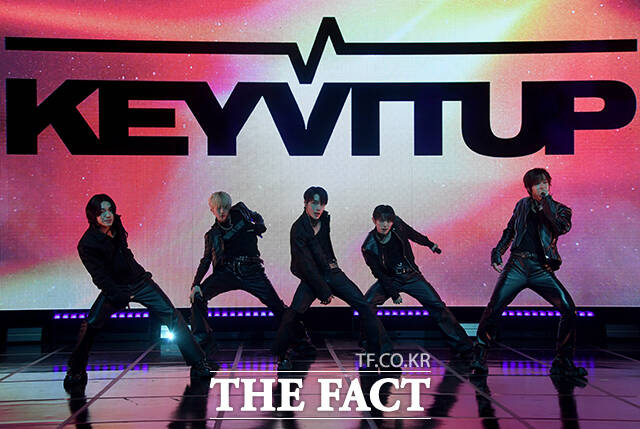 키빗업의 데뷔 EP 'KEYVITUP'에는 더블 타이틀곡 'KEYVITUP'과 'LEGENDARY(레전더리)'를 포함해 'BEST ONE(베스트 원)', 'SHOW ME SOMETHING(쇼 미 섬싱)', 'POLAROID(폴라로이드)'까지 총 5곡이 수록됐다./박상민 기자 /박상민 기자