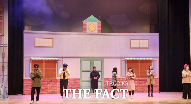 8일 충남교육청학생교육문화원에서 창작뮤지컬 하얀마음 하얀이를 공연하고 있다. /이병수 기자