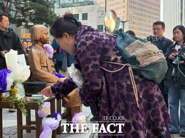 정의기억연대(정의연)는 8일 낮 12시 서울 종로구 옛 주한 일본대사관 앞에서 제1747차 수요시위를 열었다. /이예리 기자