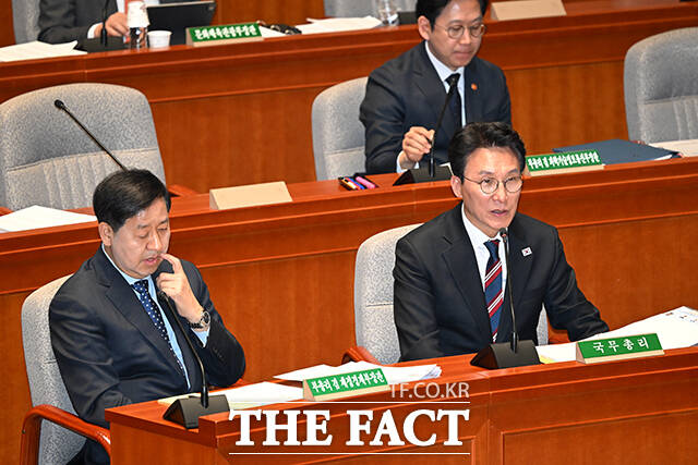 김민석 국무총리가 7일 오후 서울 여의도 국회에서 열린 예산결산특별위원회 전체회의에서 의원의 질의에 답변하는 모습. /서예원 기자