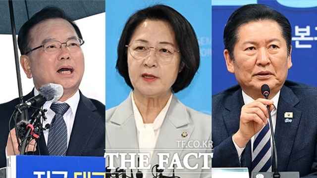 이재명 정부 집권 1년이 가까워지고 있지만, 어떤 민주당 인사도 차기 주자 레이스에서 치고 나가지 못하고 있다. 상황이 이렇자 6·3 지선이 민주당 차기 대권 구도에 중요 변곡점이 될 수 있다는 관측이 나온다. 뚜렷한 이재명 대통령 '후계자'가 부재한 상황에서 이번 지선에서 존재감을 극대화하는 인물이 차기 레이스에서 우위를 점하게 될 거란 분석이다. 사진은 왼쪽부터 김부겸 전 국무총리, 추미애 민주당 경기도지사 후보, 정청래 민주당 대표. /더팩트 DB