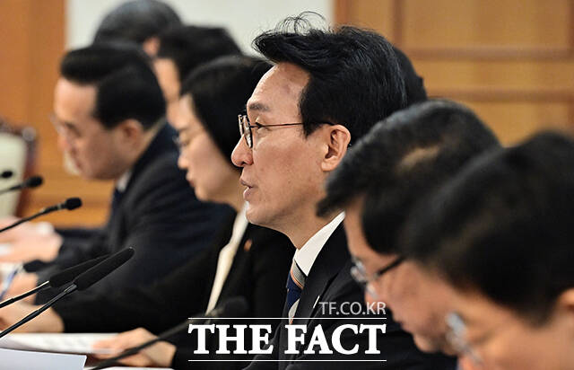 김민석 국무총리가 8일 오전 서울 종로구 정부서울청사에서 열린 비상경제본부회의에 참석해 모두발언을 하고 있다. /임영무 기자