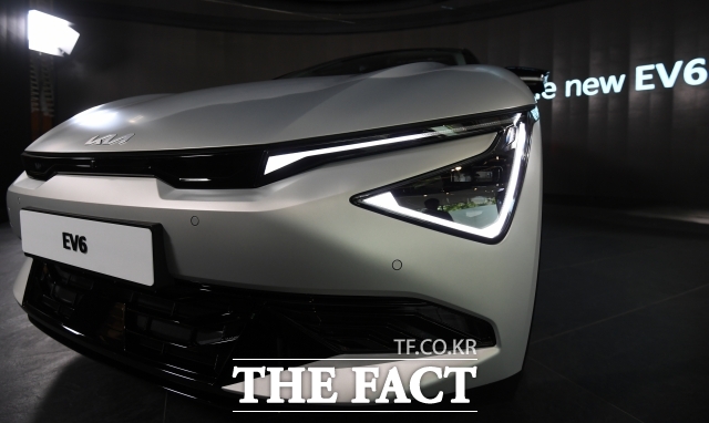 고유가 영향으로 전기차 수요 회복 시점이 앞당겨질 것이라는 전망이 나왔다. 기아 EV6. /서예원 기자