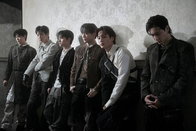 엑소가 데뷔 14주년을 맞아