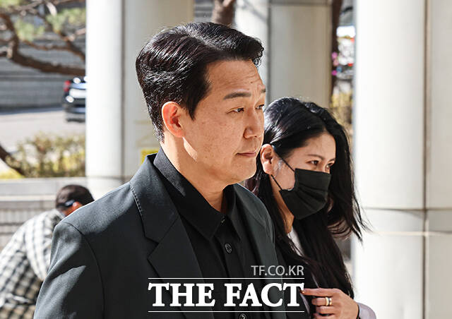 배우 박성웅이 8일 오후 서울 서초구 서울중앙지방법원에서 열린 임성근 전 해병대 1사단장의 국회증언감정법 위반 사건 관련 공판에 증인으로 출석하고 있다. /박헌우 기자