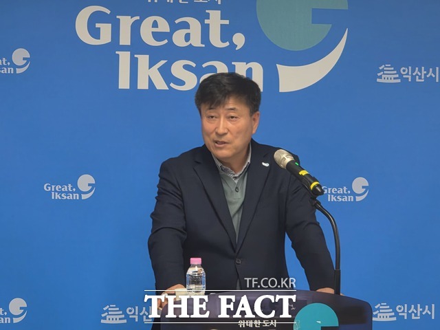 노후상수관망 정비사업에 대해 브리핑 중인 심지영 익산시 상하수도사업단장. /익산시