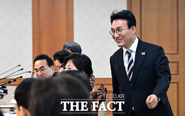 김민석 국무총리가 8일 오전 서울 종로구 정부서울청사에서 열린 비상경제본부회의에 참석해 모두발언을 하고 있다. /임영무 기자