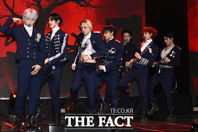 그룹 앰퍼샌드원이 약 8개월 만에 네 번째 미니앨범 'DEFINITION'으로 컴백했다. /송호영 기자