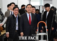  거취 결단 미룬 주호영…'연대설' 한동훈 시나리오 변화는