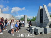  외국인 관광객 몰리는 '김포 애기봉'…글로벌 관광명소로 도약