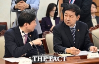  대화 나누는 구윤철 부총리와 이억원 금융위원장 [포토]