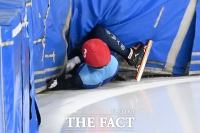  펜스에 부딪히는 서범석 [포토]