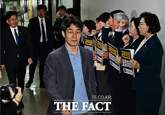 개혁진보 4당 의원들이 9일 오전 서울 여의도 국회에서 정치개혁특별위원회 공직선거법 및 지방선거 구제 개편 심사 소위원회 개회를 앞두고 긴급 기자회견을 하고 있다. /국회=배정한 기자