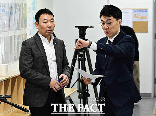 김남국 더불어민주당 대변인이 9일 오전 서울 여의도 국회 소통관에서 열린 기자회견에 참석해 6·3 지방선거와 동시에 실시되는 경기 안산갑 국회의원 보궐선거에 출마 의사를 밝히고 있다. /국회=배정한 기자