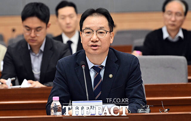 김영수 국무조정실 국무1차장이 9일 오전 서울 종로구 정부서울청사 별관에서 열린 '드론·대드론 통합 TF' 제2차 전체회의에 참석해 모두발언을 하고 있다. /임영무 기자