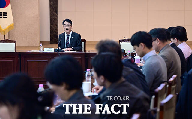 한삼석 국민권익위원회 부위원장 겸 사무처장이 9일 오후 서울 종로구 정부서울청사에서 열린 비긴급 상담번호 연계·통합을 위한 지자체 실무협의회에 참석해 모두발언을 하고 있다. /임영무 기자