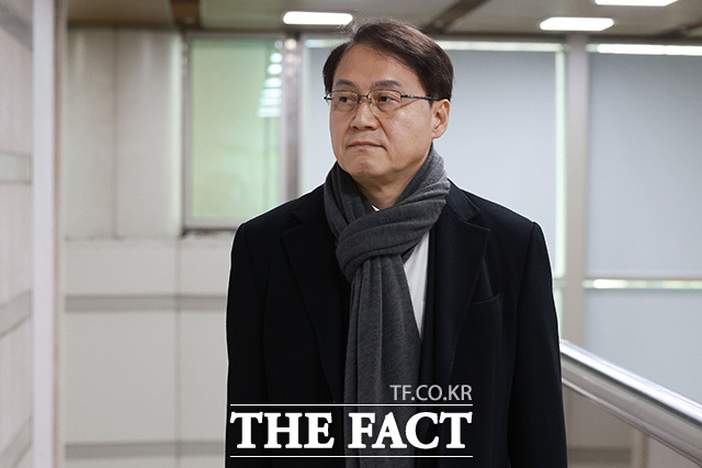 김주현 전 대통령실 민정수석이 10일 오후 서울 서초구 서울중앙지방법원에서 윤석열 전 대통령 탄핵 소추 이후 국회가 추천한 헌법재판관 후보자 미임명 혐의와 관련 첫 재판에 출석하고 있다./송호영 기자