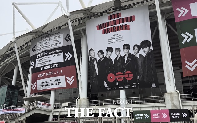 9일 오승혁의 현장은 이날 저녁 7시 그룹 BTS가 아미(ARMY·팬덤명)들과 만나는 고양종합운동장을 찾았다. 무대가 열릴 때까지 8시간 30분이 남은 시간에 도착했지만 이미 현장에서는 수천명의 팬들이 부지런히 발걸음을 움직이는 중이었다. /고양종합운동장=오승혁 기자