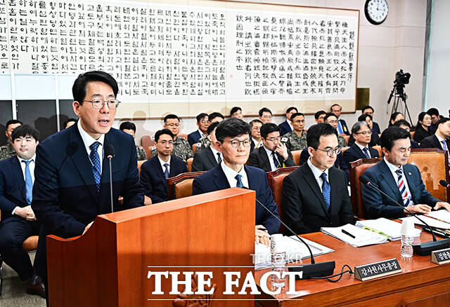 서해 공무원 피격 사건에 대한 기관보고하는 황종우 해양수산부 장관.