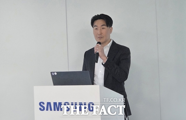 9일 서울시 중구 태평로빌딩에서 열린 삼성전자 디자인 기자간담회에서 이일환 MX사업부 디자인팀장 부사장이 자사 제품군의 디자인 정체성에 대해 설명하고 있다. /우지수 기자