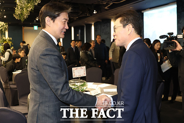 조국 조국혁신당 대표의 출마지로 경기 하남갑이 유력하게 거론되고 있다. 사진은 조국 대표(왼쪽)와 정원오 더불어민주당 서울시장 예비후보 모습. /송호영 기자