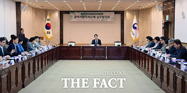 한삼석 국민권익위원회 부위원장 겸 사무처장이 9일 오후 서울 종로구 정부서울청사에서 열린 비긴급 상담번호 연계·통합을 위한 지자체 실무협의회에 참석해 모두발언을 하고 있다. /임영무 기자