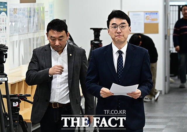 김남국 더불어민주당 대변인이 9일 오전 서울 여의도 국회 소통관에서 열린 기자회견에 참석해 6·3 지방선거와 동시에 실시되는 경기 안산갑 국회의원 보궐선거에 출마 의사를 밝히고 있다. /국회=배정한 기자