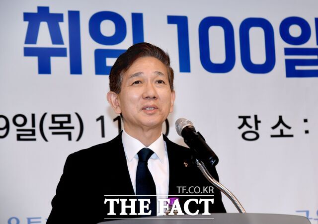 황성엽 금융투자협회장이 9일 취임 100일 기자간담회에서 'K-자본시장 10년 청사진'을 발표하며 생산적 금융 확대와 연금·자산관리 혁신, 글로벌화 전략 등을 설명하고 있다. /금융투자협회