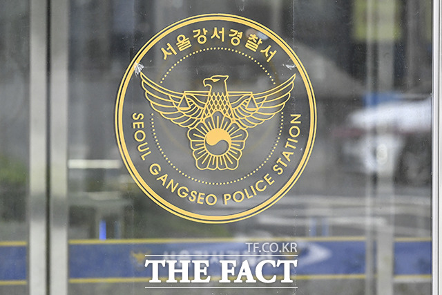 서울 강서경찰서는 9일 특정범죄가중처벌법상 뇌물수수 혐의를 받는 서울 강서구의회 구의장 박 씨와 운영위원장 전 씨를 구속 송치했다. /윤웅 기자