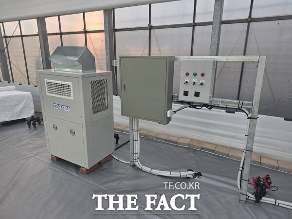 정부가 유출지하수 관련 예산을 전년 대비 10배 이상인 55억 1000만원으로 배정하고 유출지하수 활용률을 2030년 20%까지 끌어올리기로 했다. 사진은 지하수 활용 수냉식 냉·난방기의 모습. /금산군