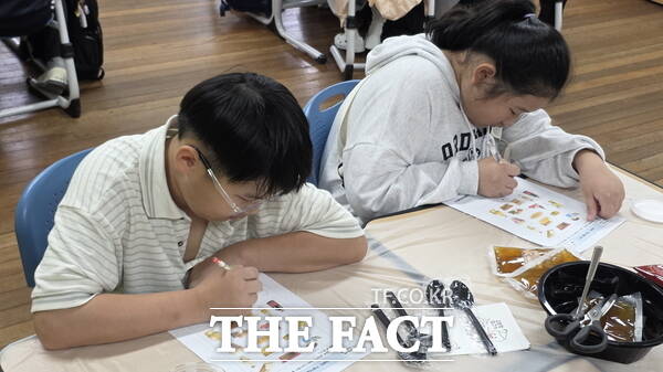 전문가들은 외국 국적 학생 등의 체류 자격을 고려한 맞춤형 진로·진학 지원이 마련돼야 한다고 강조했다. 사진은 기사 내용과 무관함. /정예준 기자