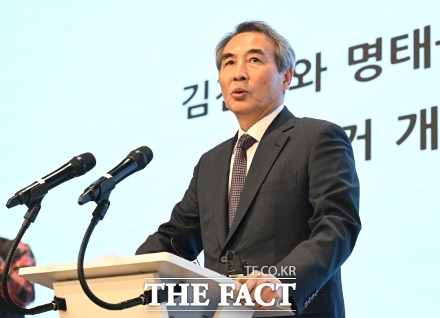 김건희 여사 연루 의혹을 수사해 온 민중기 특별검사가 지난해 12월 29일 서울 종로구 KT광화문빌딩 웨스트에서 종합 브리핑을 열고 수사 결과를 발표하고 있다./이새롬 기자