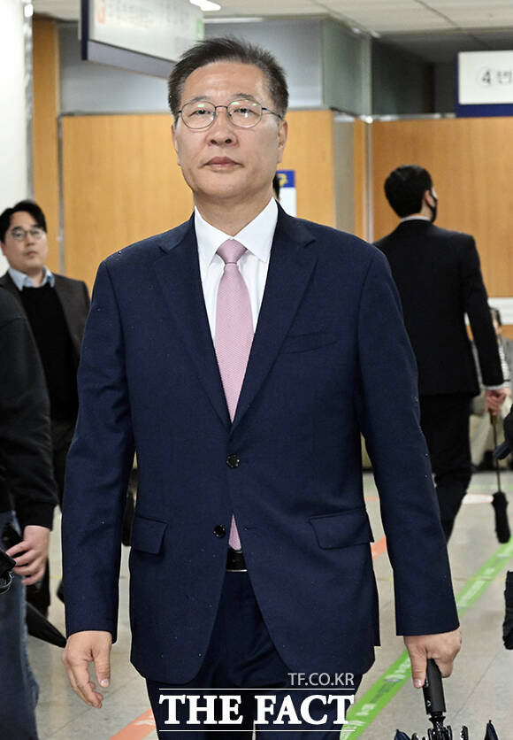 내란중요임무종사자 등 계엄 가담 의혹을 받는 박성재 전 법무부 장관이 9일 오후 서울 서초구 서울중앙지방법원에서 열린 공판에 출석하고 있다. /박헌우 기자