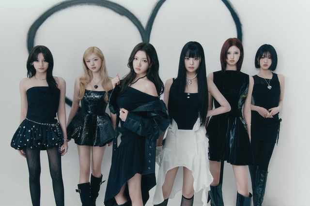 그룹 앳하트의 케이틀린 봄 서현 나현 미치 아린(왼쪽부터)이 'Butterfly Doors' 음악방송 활동을 마치고 오프라인 활동을 시작한다./타이탄콘텐츠